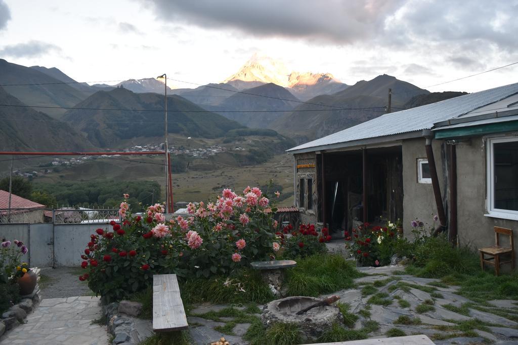 Qusha Guesthouse Meeting In The Mountains And Views Stepantsminda Exterior photo