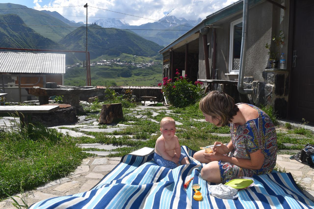Qusha Guesthouse Meeting In The Mountains And Views Stepantsminda Exterior photo